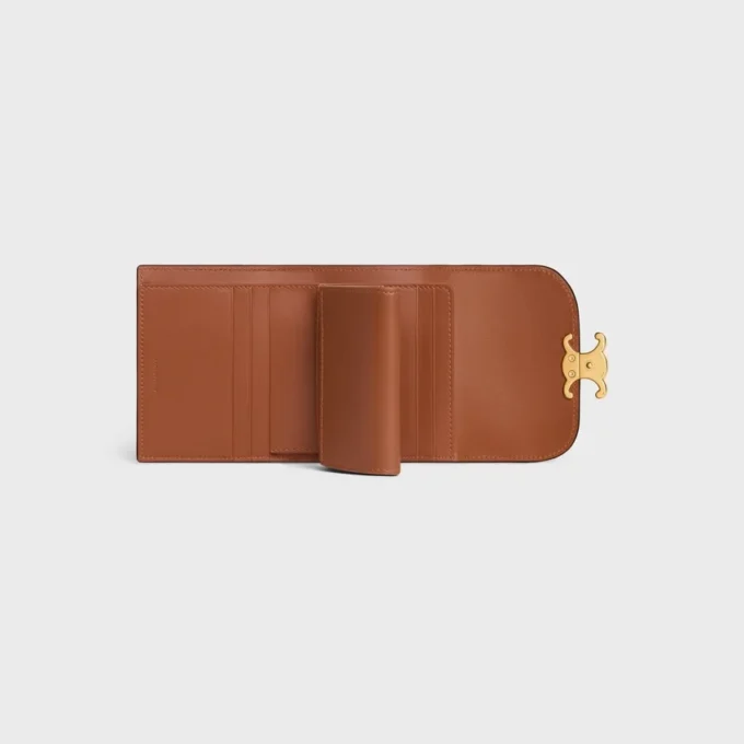 Small Flap Wallet Triomphe in Nubuck Calfskin