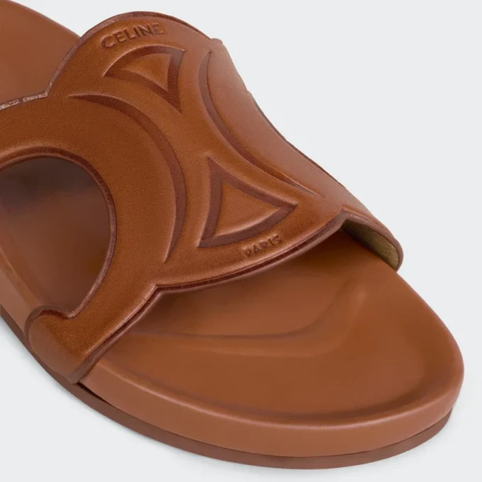 Triomphe Slide in Calfskin – Vegetal Tanning